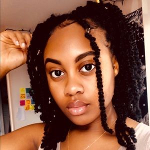 Meet your Posher, Alexia